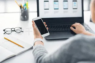 随着科技的不断发展，移动办公已经成为现代职场人士不可或缺的一部分。在手机和电脑上协同工作的软件组合，能够帮助用户实现无缝衔接，提高工作效率。下面为您推荐3-5款优秀的协同工作软件组合，并解析它们如何通过云同步满足移动办公的需求。同时，结合腾讯激活码充值和饥荒单机版存档下载等关键词，为您进行详细的解读。